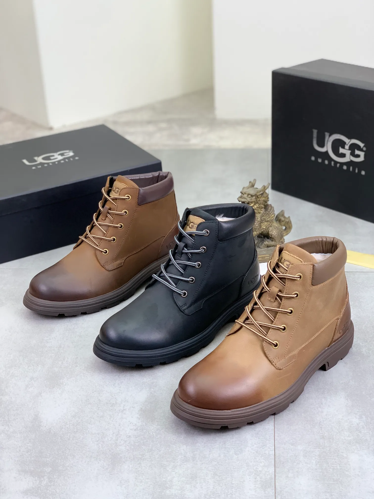 Factory price P640 💶[UGG] (full wool lining) Top-end high-quality fur integrated warm snow boots from Australia's warm luxury men's shoes brand, UGG-5877 official website synchronized, made of imported cowhide, carefully sewn...Imported rubber outsole (comfortable, soft, wear-resistant) The quality is really great...Exquisite workmanship, you can't put it down at first sight, code number: 39-44 Color: 3️⃣colors available